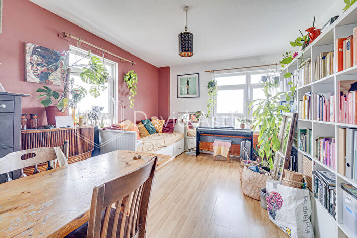 2 Bedroom Flat To Rent In Canonbury Road, Islington, London, N1