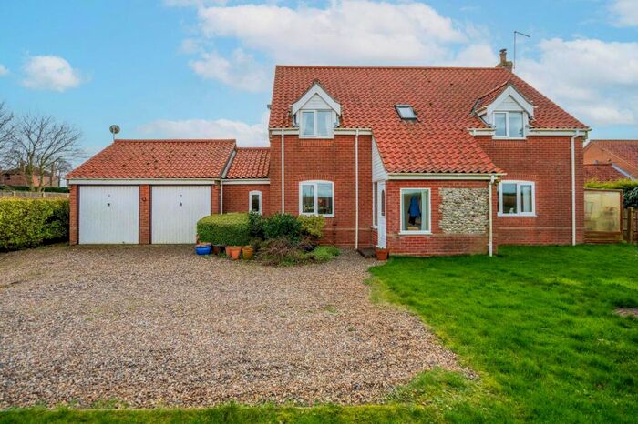 4 Bedroom Detached House For Sale In The Street, Runham, NR29