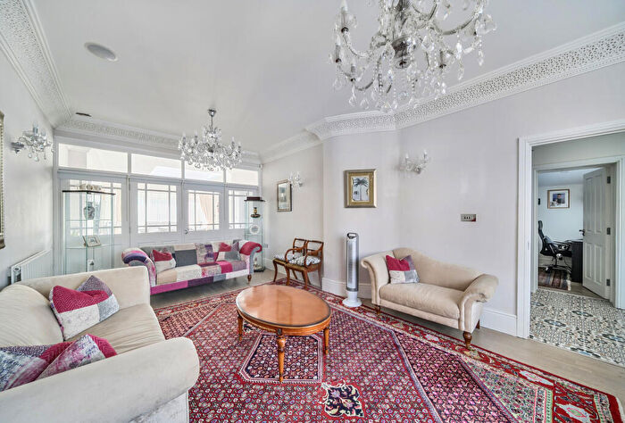 4 Bedroom Semi-Detached House For Sale In Fairfields Close, London, NW9