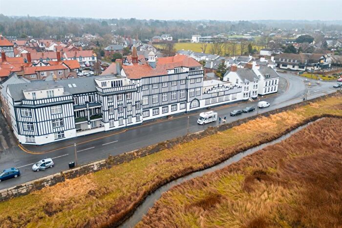 2 Bedroom Apartment For Sale In Grenfell Park, Parkgate, Neston, CH64