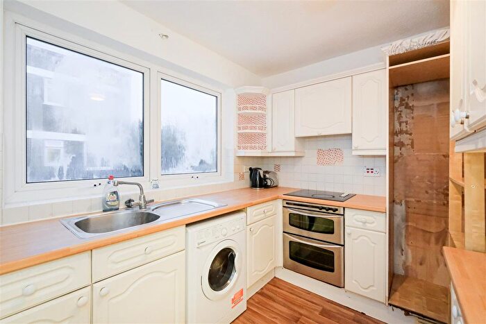 1 Bedroom Flat To Rent In Woodford Road, London, E18