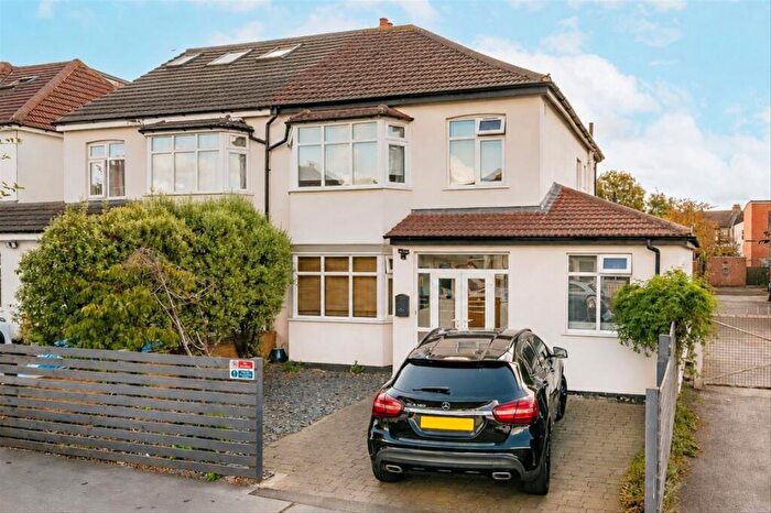 5 Bedroom Semi Detached House For Sale In Carolina Road, Thornton Heath, CR7