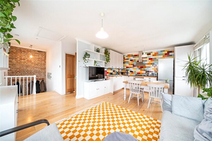1 Bedroom Flat For Sale In Victoria Park Road, Victoria Park, London, E9