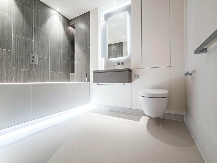 2 Bedroom Apartment To Rent In Vaughan Way, London Dock, E1W