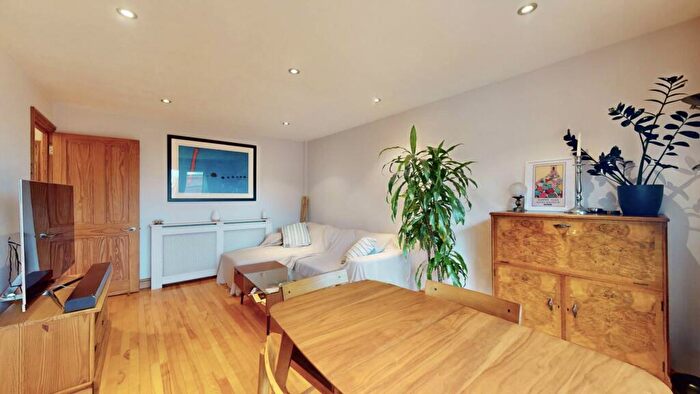 2 Bedroom Apartment For Sale In Tudor Close, Highgate, N6