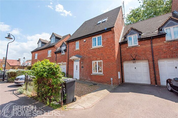 4 Bedroom Town House For Sale In Ivy Lane, Finedon, Wellingborough, Northamptonshire, NN9
