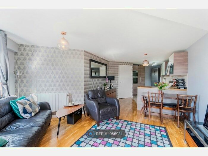 2 Bedroom Flat To Rent In Gaumont House, London, SE15