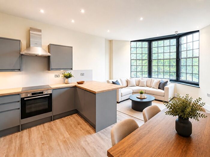 2 Bedroom Flat To Rent In Carlyle Road, Ealing, W5