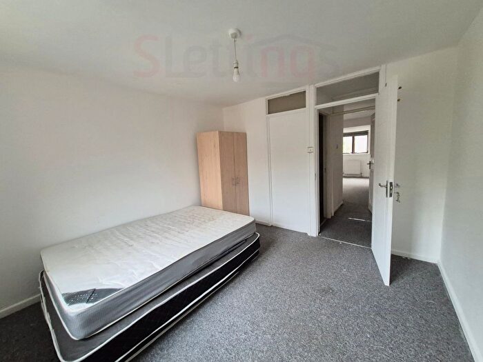 4 Bedroom Terraced House To Rent In Wheatley Close, London, NW4