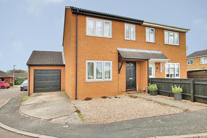 3 Bedroom Semi Detached House For Sale In Anglers Close, March, PE15