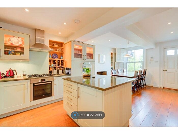 4 Bedroom Flat To Rent In Chiswick High Road, London, W4