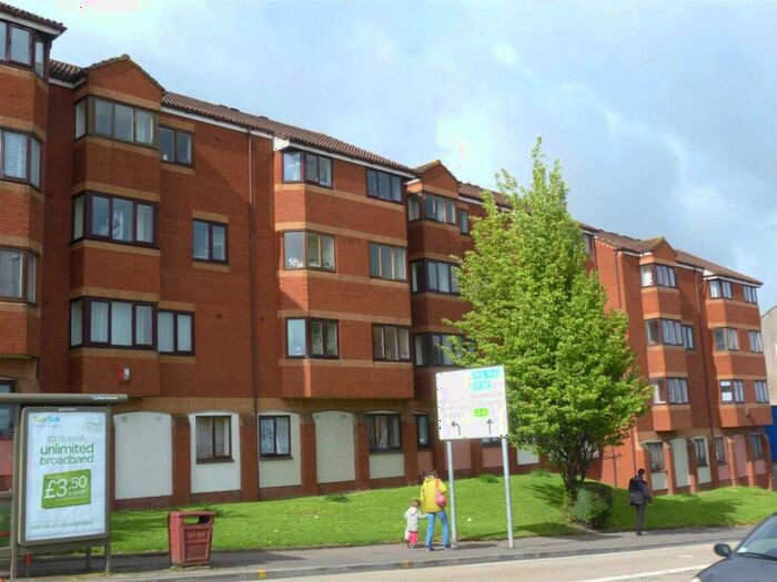 2 Bedroom Apartment To Rent In Barrington Court, Totterdown, Bristol, BS4