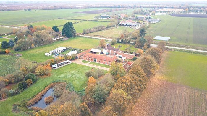 4 Bedroom Barn Conversion For Sale In Scawcett Lane, West Carr, Epworth, DN9
