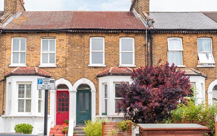 2 Bedroom Flat To Rent In Lytton Road, Leytonstone, E11