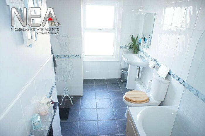 2 Bedroom Terraced House To Rent In Cardiff Road, Reading, Berkshire, RG1