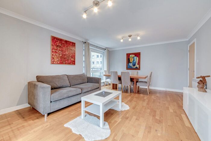 3 Bedroom Flat To Rent In Boardwalk Place, South Quay, E14