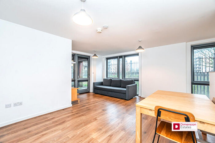 2 Bedroom Apartment To Rent In Southwold Road, Upper Clapton, Hackney, London, E5