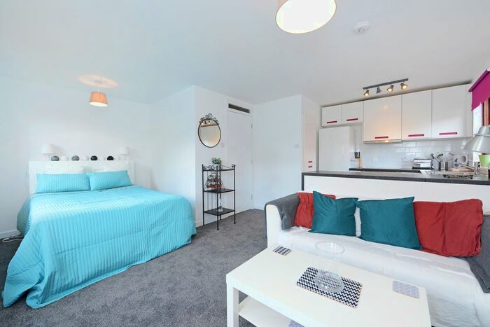 1 Bedroom Studio To Rent In Mayfield Road, London, W12