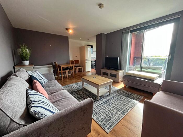 2 Bedroom Flat To Rent In City Gate, Blantyre Street, Manchester, M15