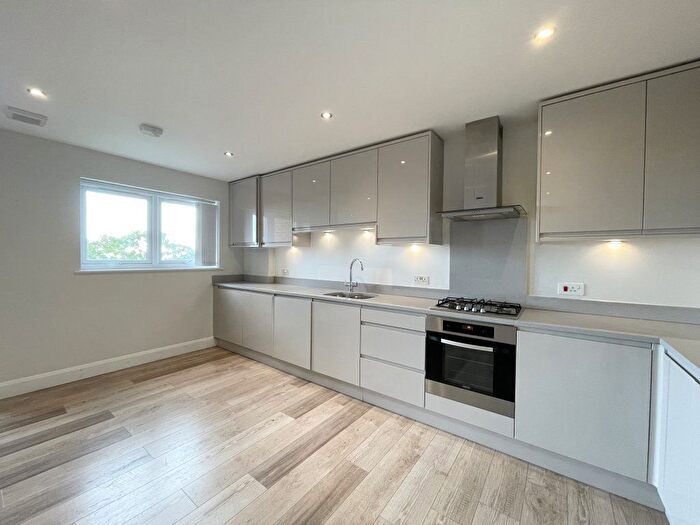 2 Bedroom Flat To Rent In The Drive, Hove, BN3