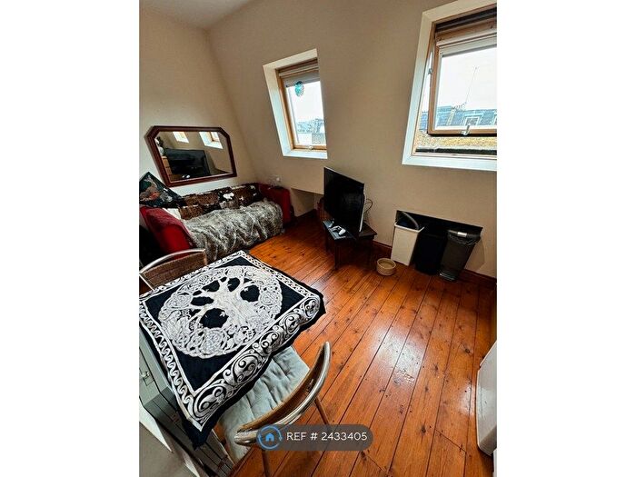 1 Bedroom Flat To Rent In Parkway, London, NW1