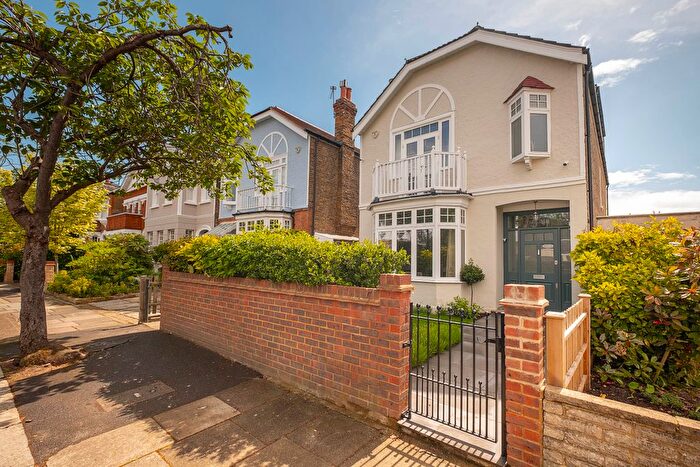 5 Bedroom Detached House For Sale In King Edwards Grove, Teddington, TW11