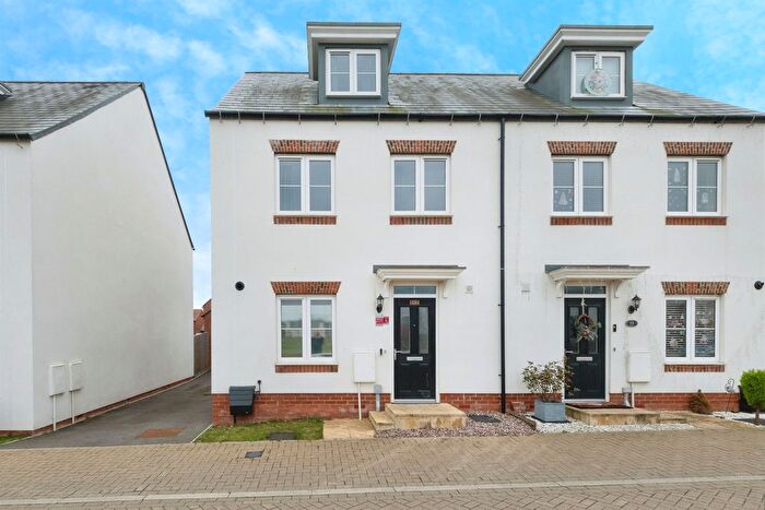 4 Bedroom Semi Detached House For Sale In Chester Road, Bicester, OX26