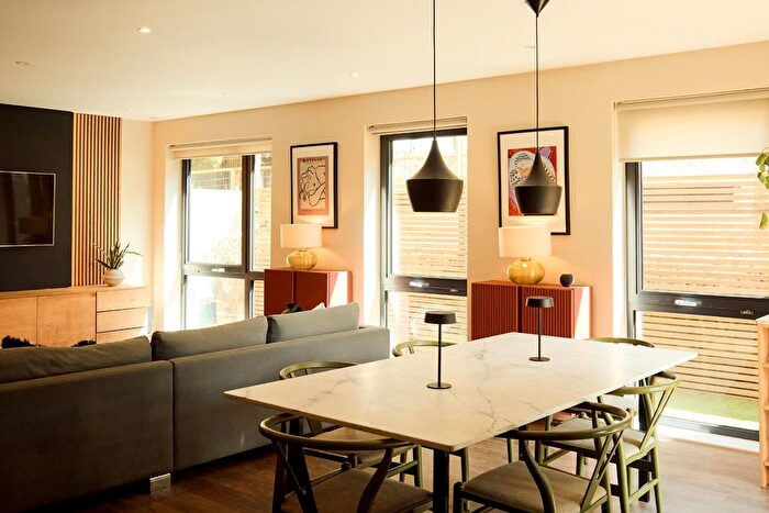 3 Bedroom Flat For Sale In Pipit Drive, Putney, London, SW15