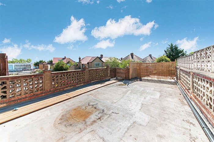 3 Bedroom Flat To Rent In London Road, Cheam, SM3