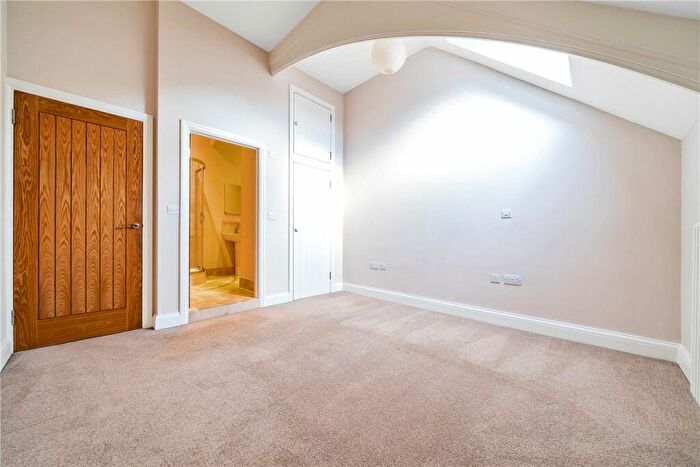 3 Bedroom Apartment For Sale In West Avenue, Bath, Somerset, BA2