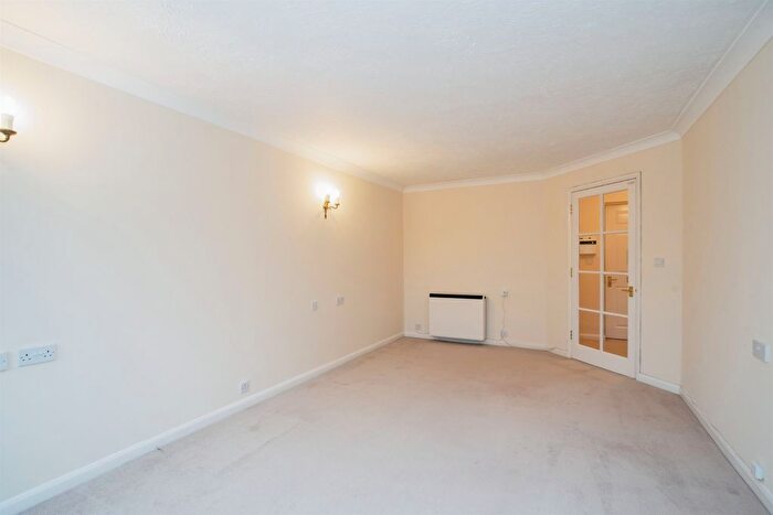 1 Bedroom Flat For Sale In Lower High Street, Watford, WD17