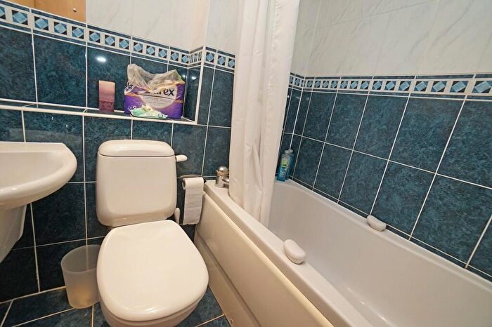 2 Bedroom Apartment To Rent In Sonata House, Lock Approach, Port Solent, PO6