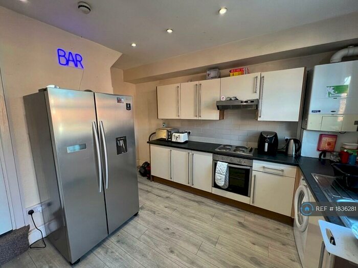 6 Bedroom Terraced House To Rent In Trelawn Terrace, Leeds, LS6