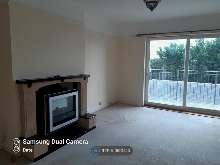 2 Bedroom Flat To Rent In Solent Court, Portsmouth, PO6