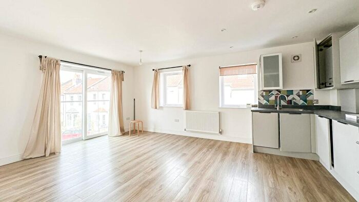 2 Bedroom Flat To Rent In Plough And Windmill, West Street, Bristol, BS3