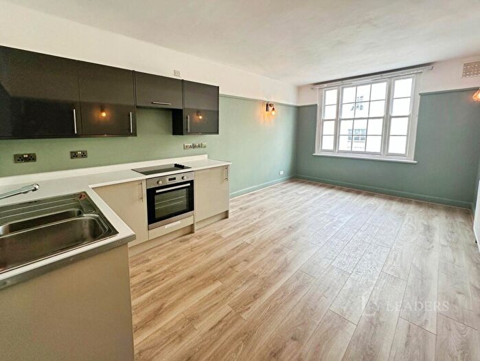 3 Bedroom Flat To Rent In Union Street, Luton, Bedfordshire, LU1