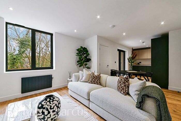 3 Bedroom Flat For Sale In Russell Hill, Purley, CR8