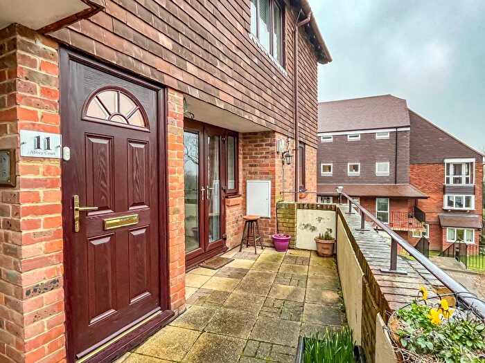 2 Bedroom Flat For Sale In St Martins Way, Battle, TN33