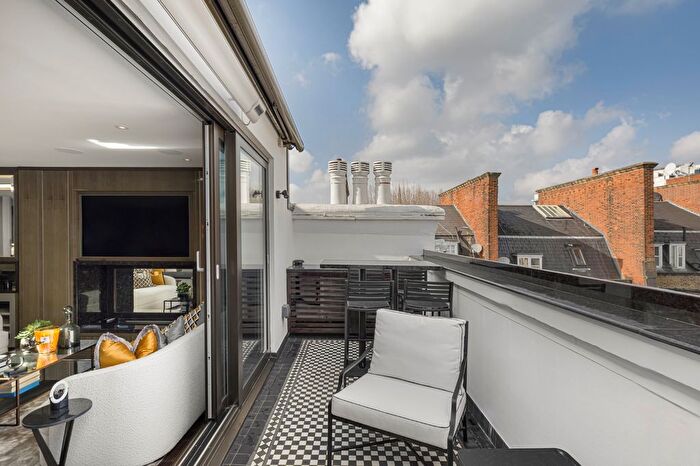 3 Bedroom Flat To Rent In Prince Of Wales Terrace, Kensington, London, United Kingdom, W8