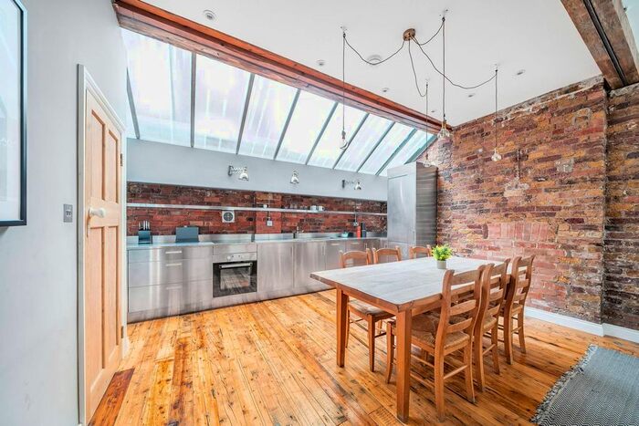 2 Bedroom Property To Rent In Temple Street, Bethnal Green, London, E2