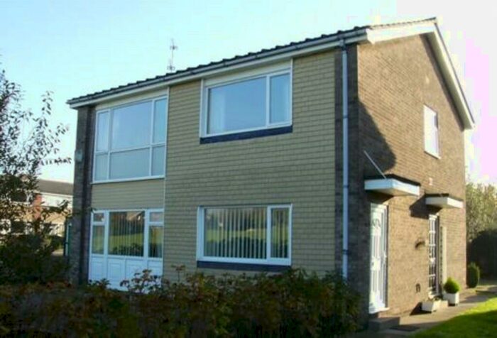 2 Bedroom Flat To Rent In Laneham Close, Bessacarr, DN4