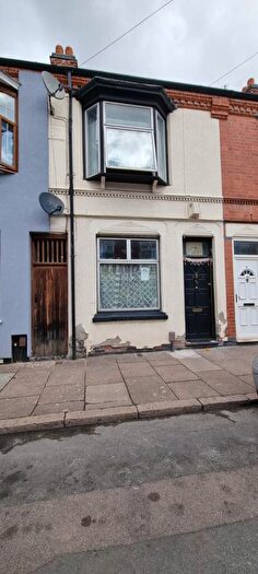 3 Bedroom Terraced House For Sale In Willow Brook Road, Leicester, LE5