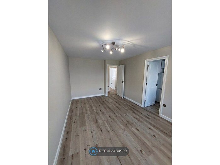 1 Bedroom Flat To Rent In Josephs Road, Guildford, GU1