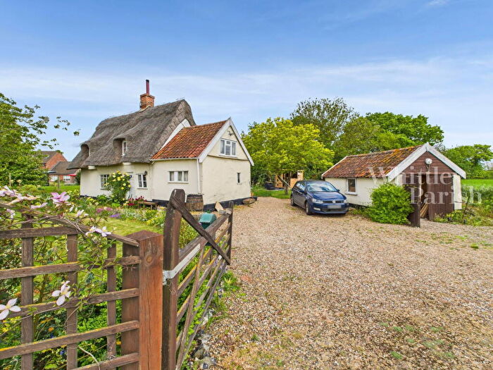 3 Bedroom Cottage For Sale In Thetford Road, South Lopham, IP22