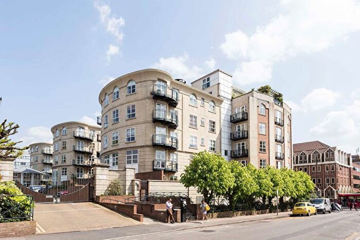 2 Bedroom Flat To Rent In Worple Road, London, SW19