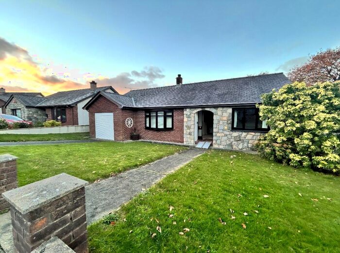 3 Bedroom Apartment To Rent In Ffordd Gwyndy, Bangor, LL57