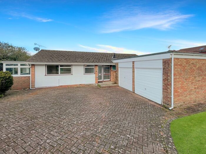 3 Bedroom Detached Bungalow To Rent In Lammas Close, Cowes, Isle Of Wight, PO31