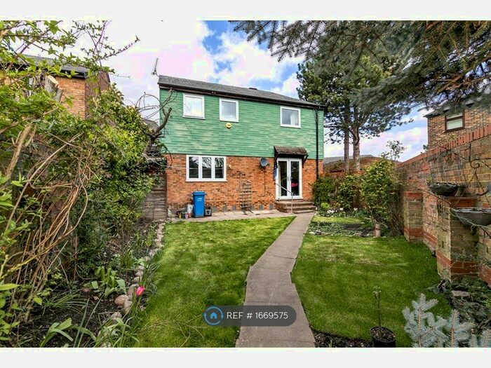 3 Bedroom Semi-Detached House To Rent In Leydon Close, London, SE16