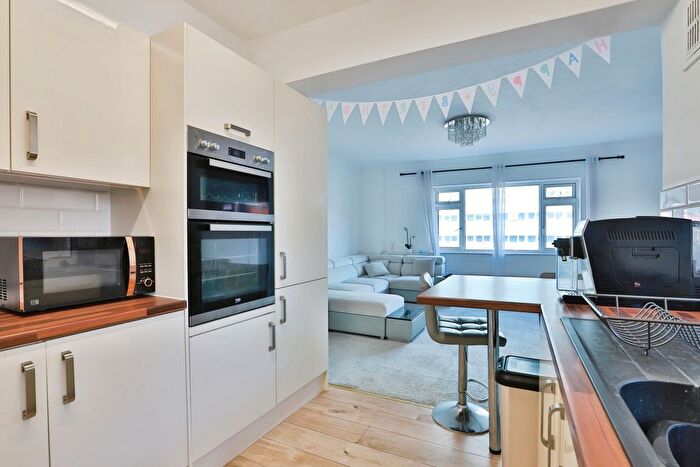 2 Bedroom Flat For Sale In Christchurch Road, Bournemouth, Dorset, BH1
