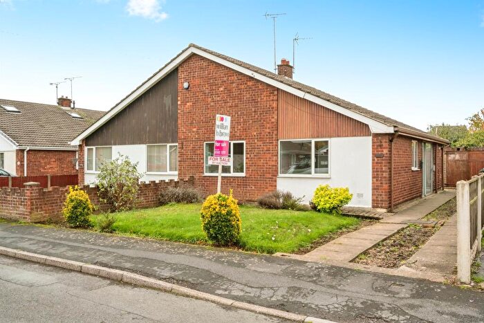 3 Bedroom Semi-Detached Bungalow For Sale In Oakwood Drive, Armthorpe, Doncaster, DN3